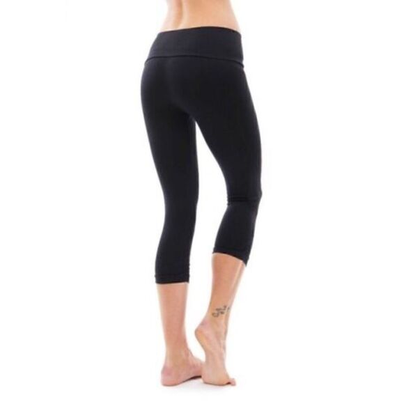 NUX Women's Black Ruched-Trim Mesa Capri Leggings NWT - Picture 2 of 7